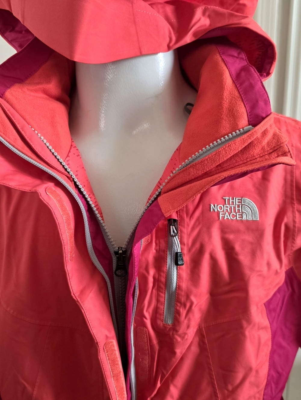 The North Face HyVent Hooded Pink Windbreaker Rain Jacket Size Large Women's - Picture 3 of 10